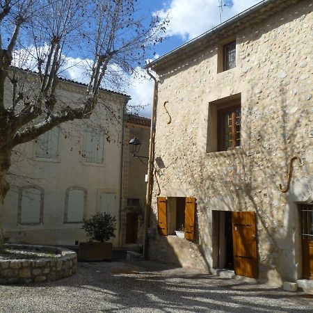 Une Maison Dans Le Village Ribiers Exterior foto