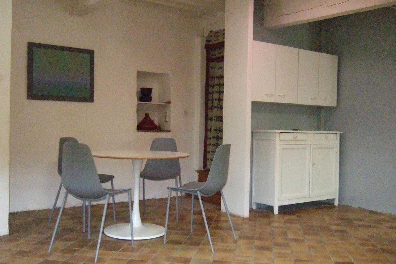 Une Maison Dans Le Village Ribiers Exterior foto