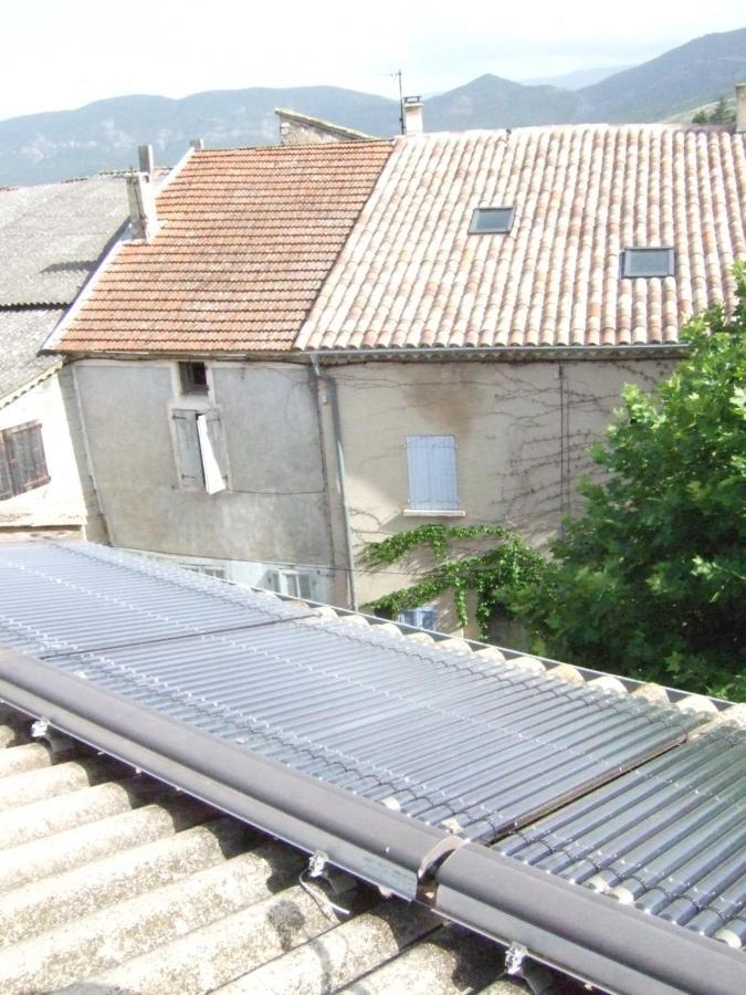 Une Maison Dans Le Village Ribiers Exterior foto