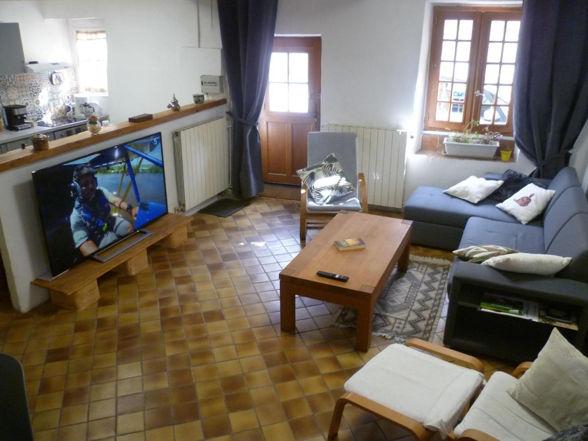 Une Maison Dans Le Village Ribiers Exterior foto