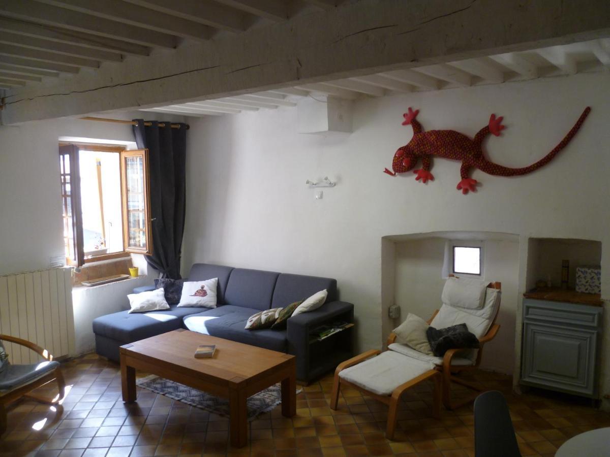 Une Maison Dans Le Village Ribiers Exterior foto